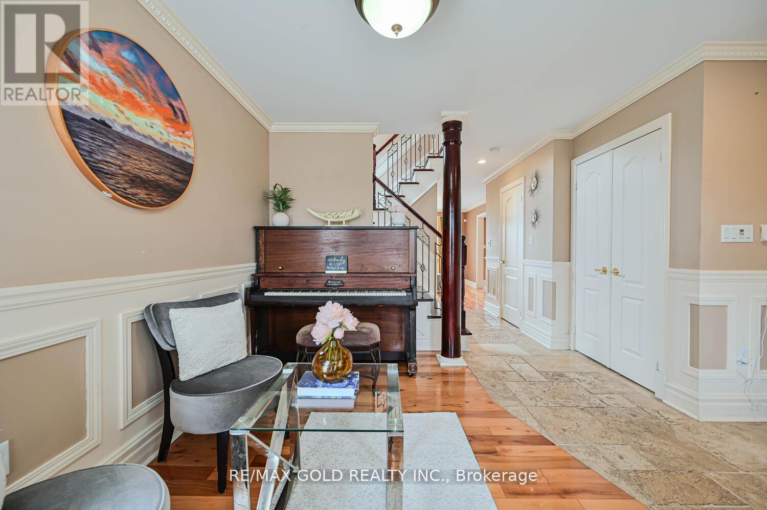 22 Sweetwood Circle, Brampton, Ontario  L7A 2R9 - Photo 6 - W12193343