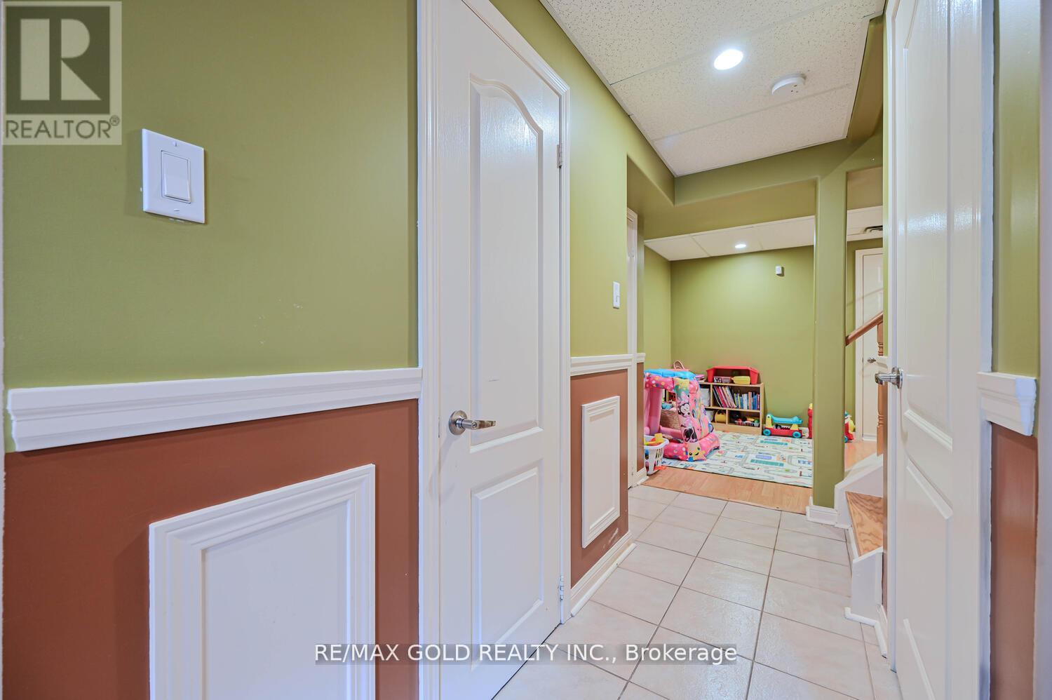 22 Sweetwood Circle, Brampton, Ontario  L7A 2R9 - Photo 41 - W12193343