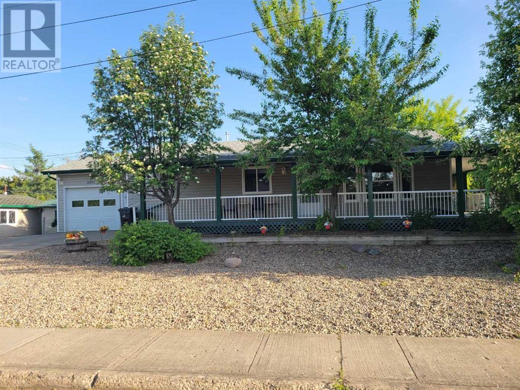 Property at 8401 94 Street image 1