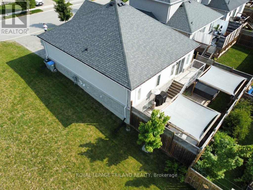 32 Willis Avenue, Strathroy Caradoc (Se), Ontario  N7G 0B7 - Photo 34 - X12197159