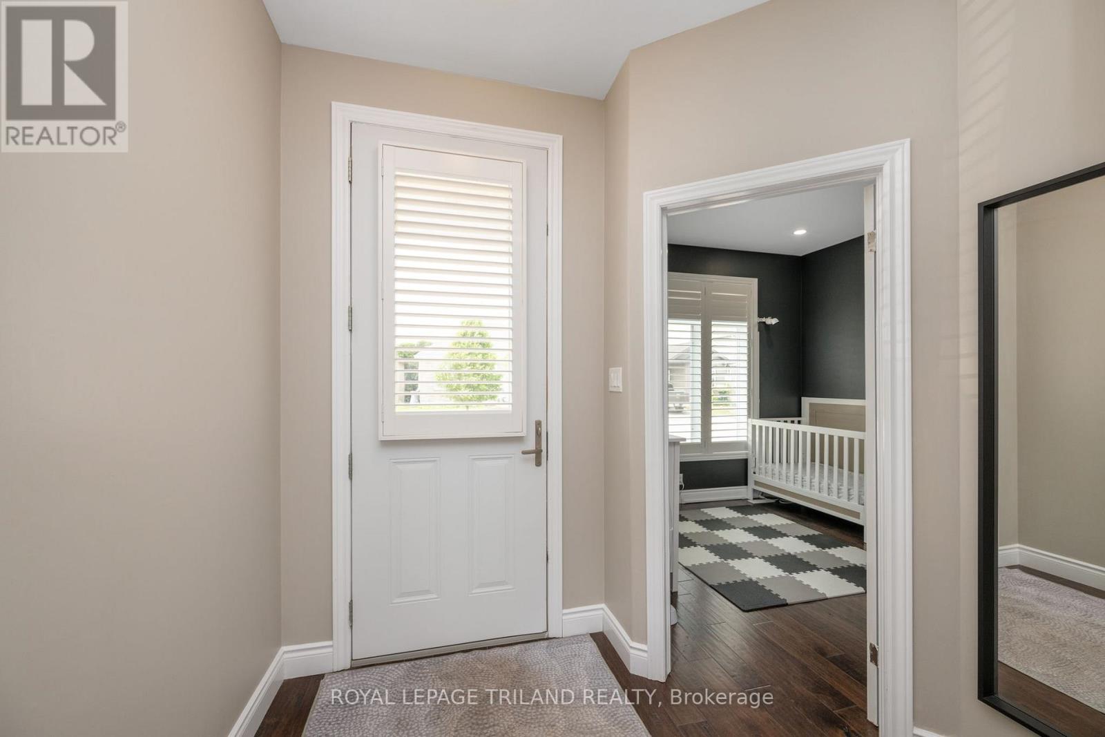 32 Willis Avenue, Strathroy Caradoc (Se), Ontario  N7G 0B7 - Photo 4 - X12197159