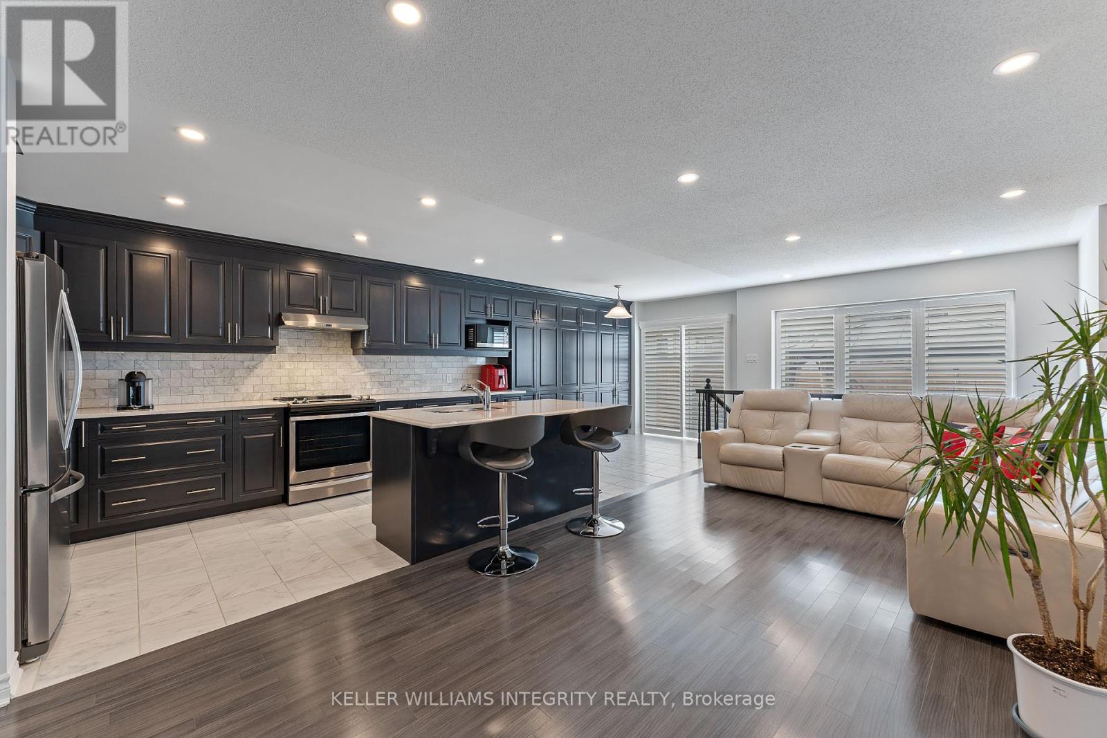 322 Lipizzaner Street, Ottawa, Ontario  K2S 0X9 - Photo 5 - X12197123