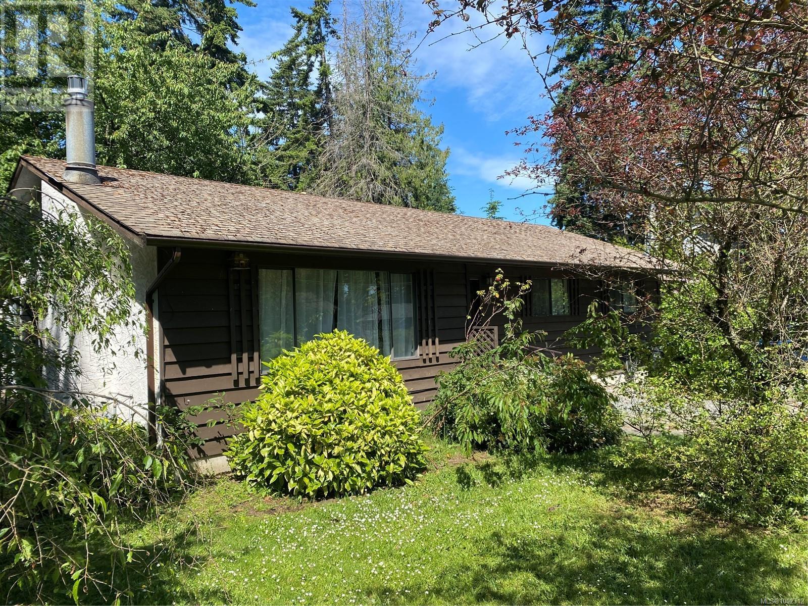 Property at 203 Cadboro Pl image 2