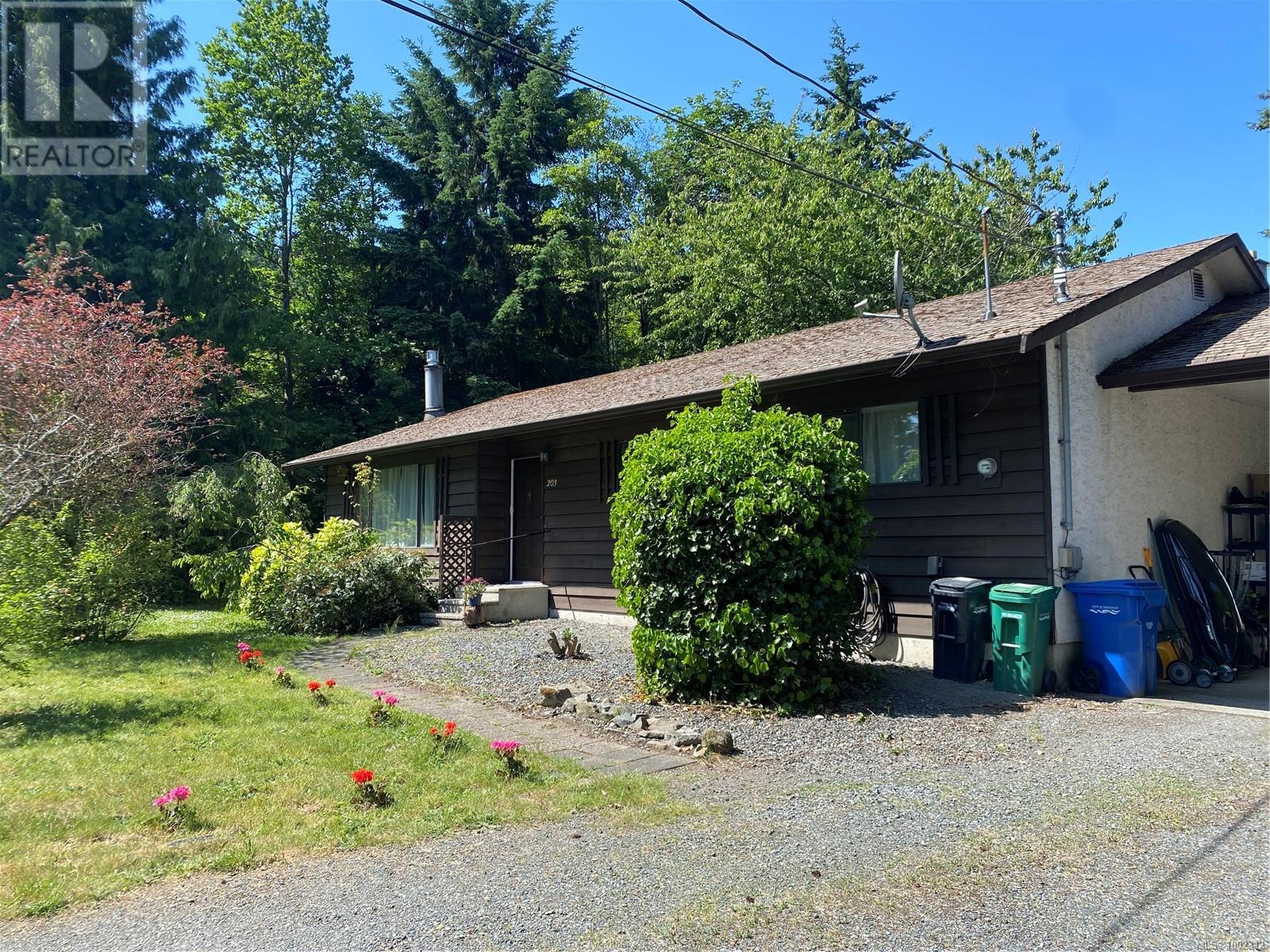 Property at 203 Cadboro Pl image 3