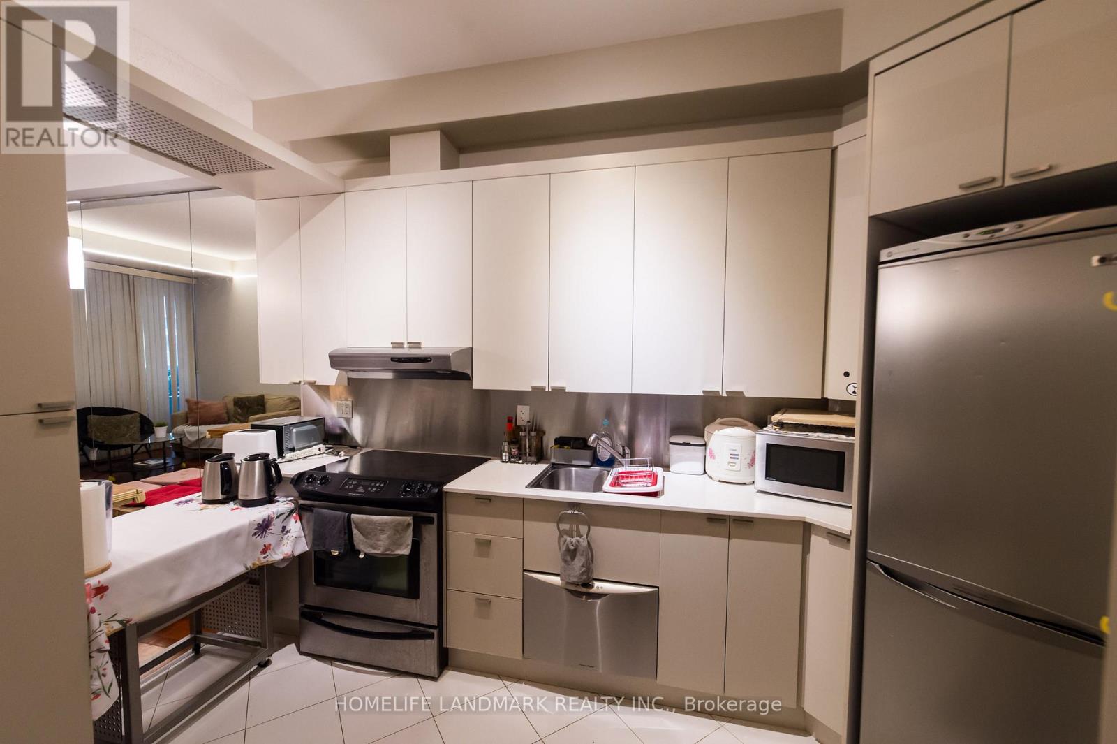 106 - 111 Elizabeth Street, Toronto, Ontario  M5G 1P7 - Photo 4 - C12197163