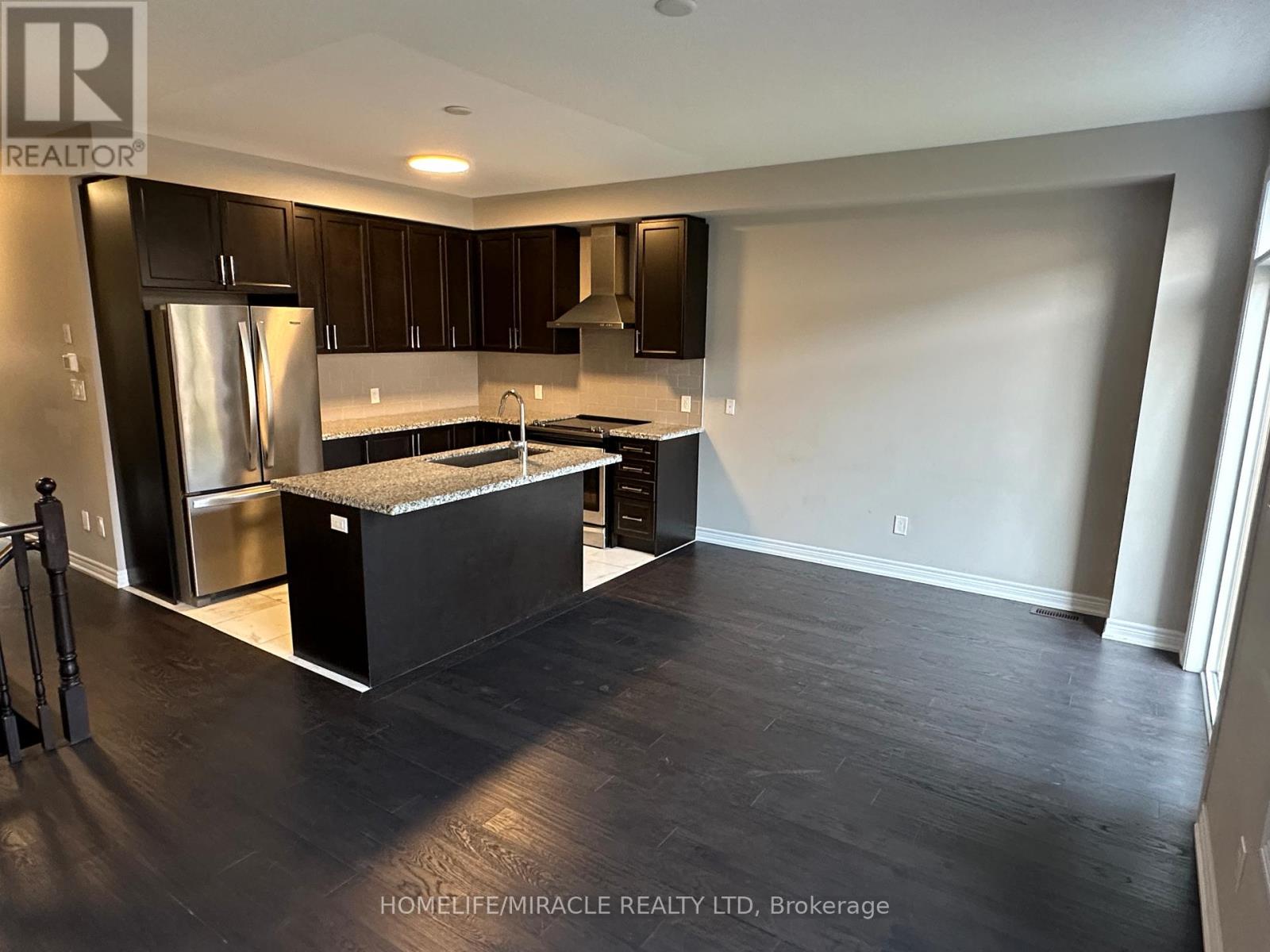 66 Clifford Crescent, New Tecumseth (Tottenham), Ontario  L0G 1W0 - Photo 4 - N12197153