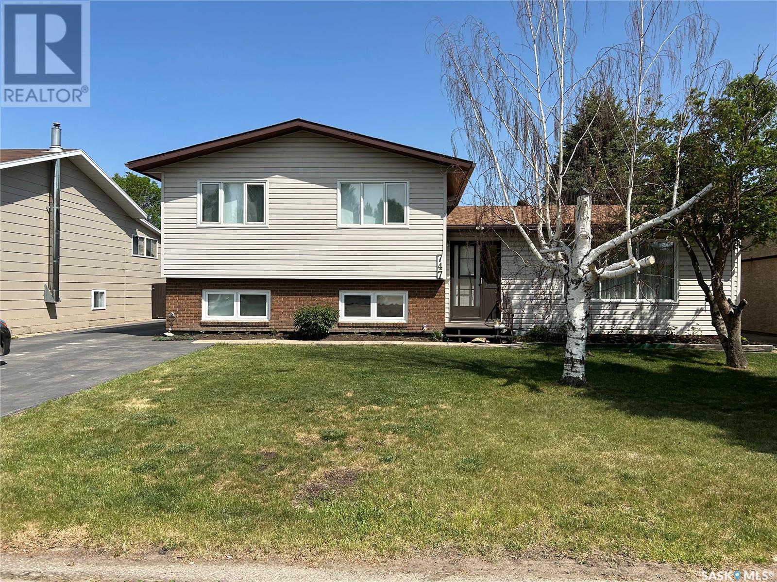 747 Golburn Crescent, Tisdale, Saskatchewan  S0E 1T0 - Photo 2 - SK008251