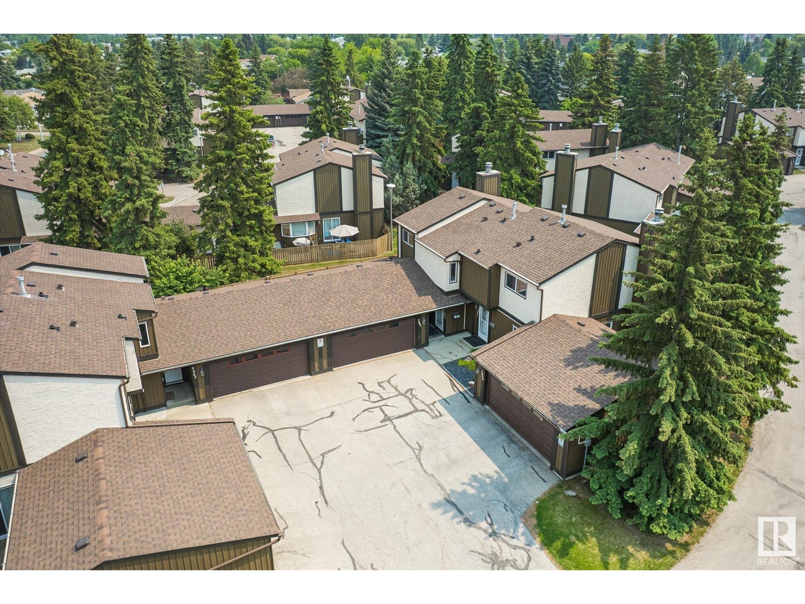 7061 32 AV NW, Edmonton, Alberta
