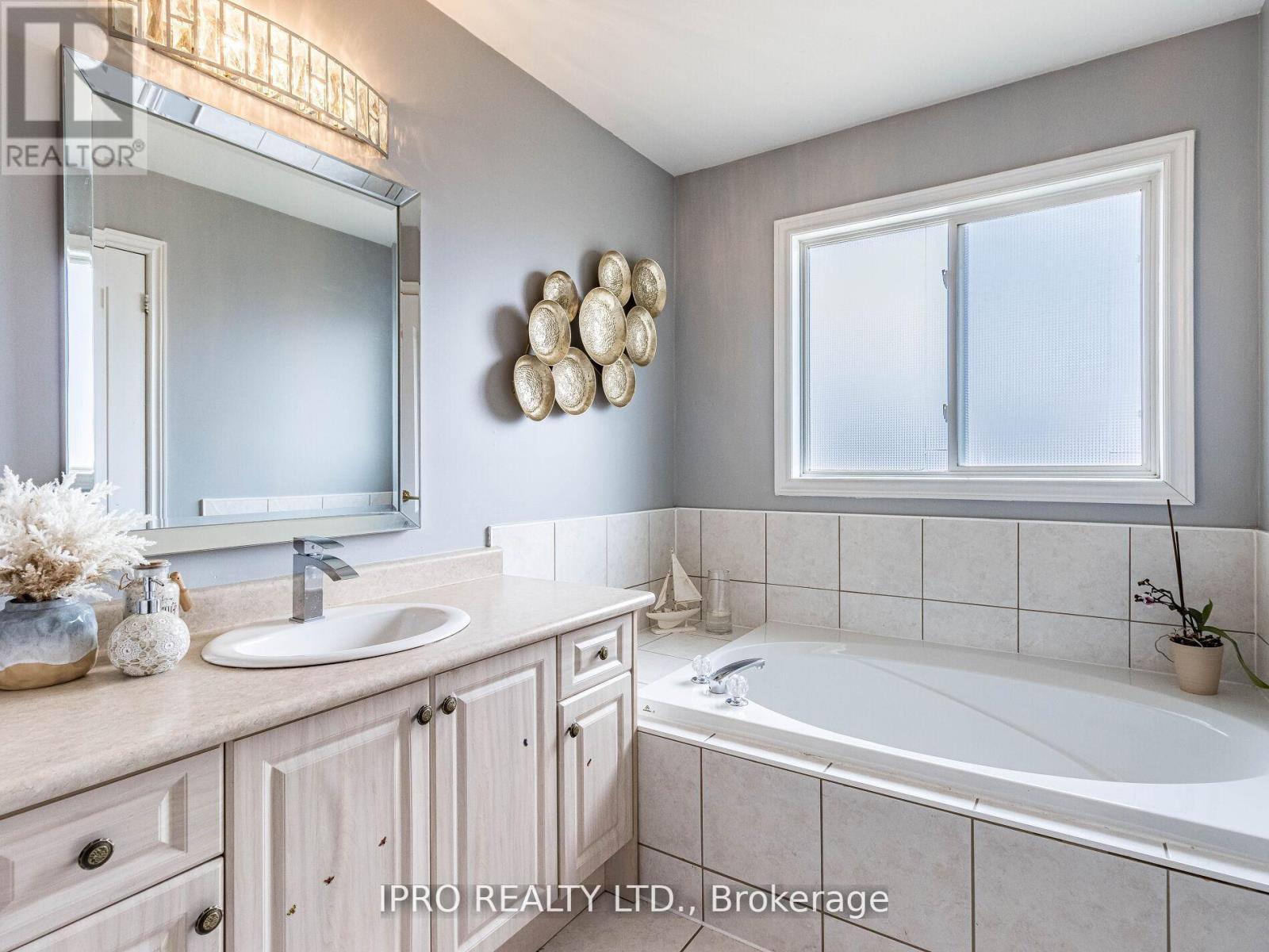 329 Ellwood Drive W, Caledon, Ontario  L7E 2G9 - Photo 25 - W12197132