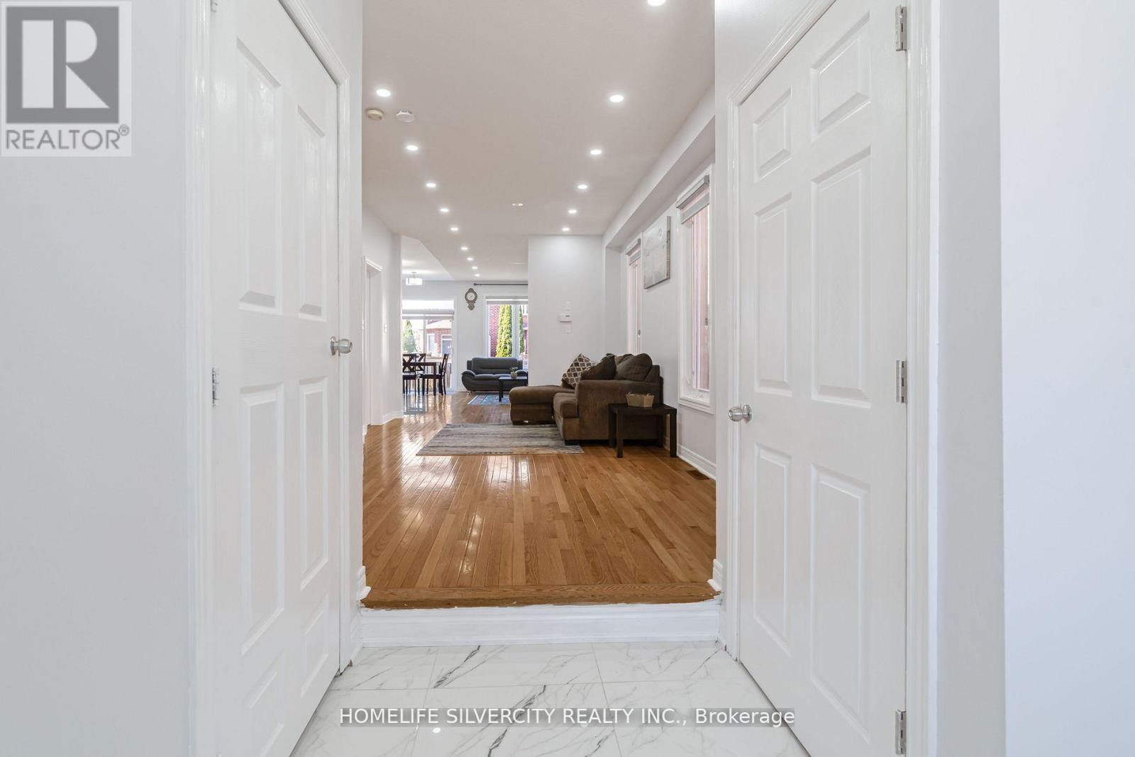 10 Rainy Dale Road, Brampton, Ontario  L6V 4S7 - Photo 5 - W12197143