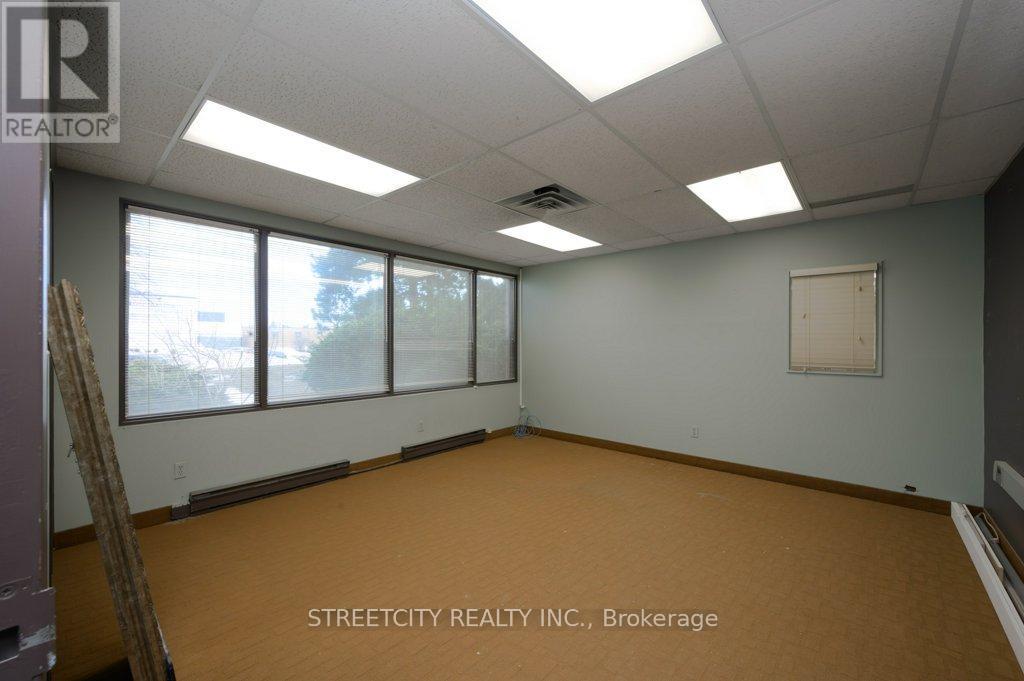 Main Floor - 916 Gateway Drive, Burlington, Ontario  L7L 5K7 - Photo 23 - W12197144