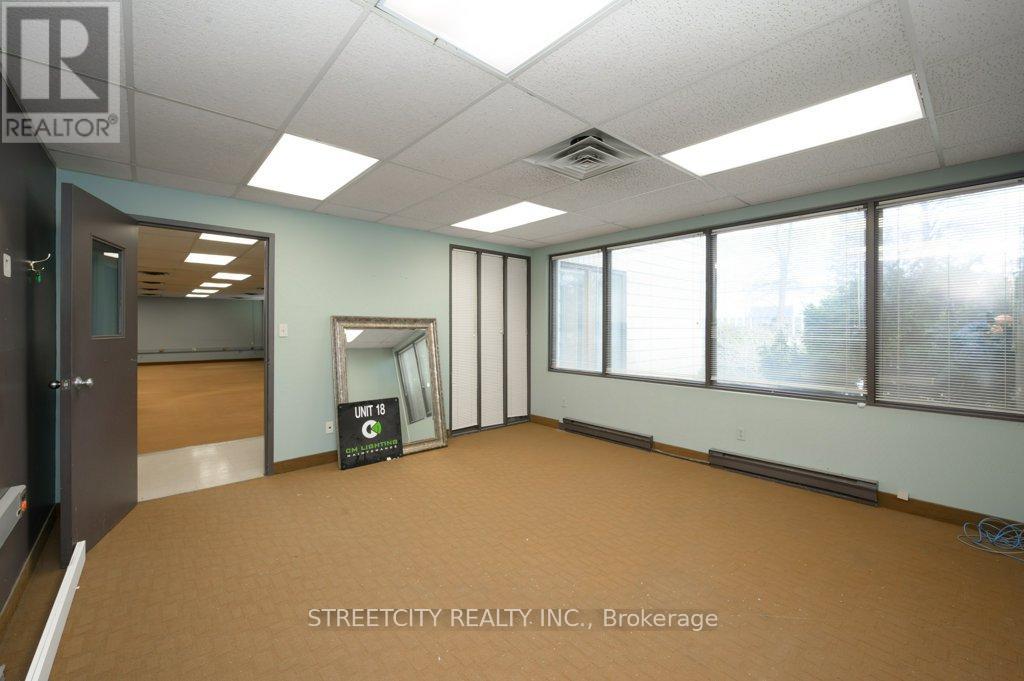 Main Floor - 916 Gateway Drive, Burlington, Ontario  L7L 5K7 - Photo 24 - W12197144