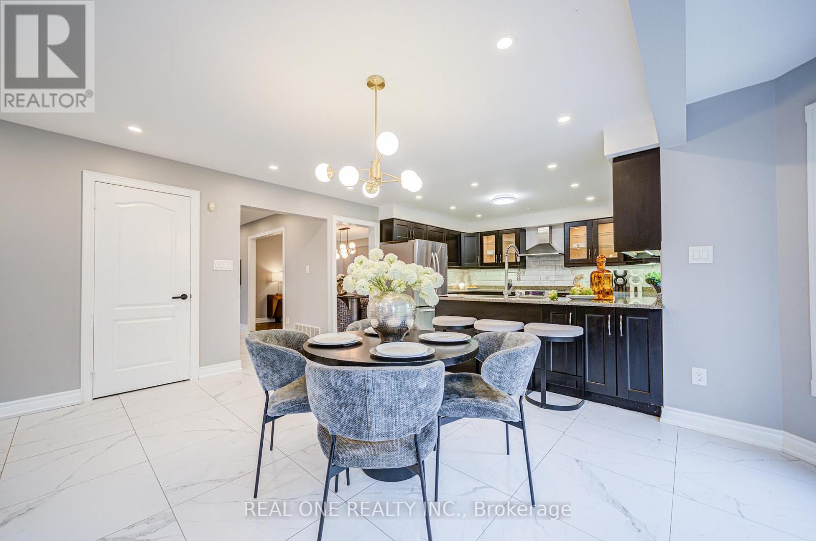 306 Northwood Drive, Oakville, Ontario  L6M 1M7 - Photo 15 - W12197145