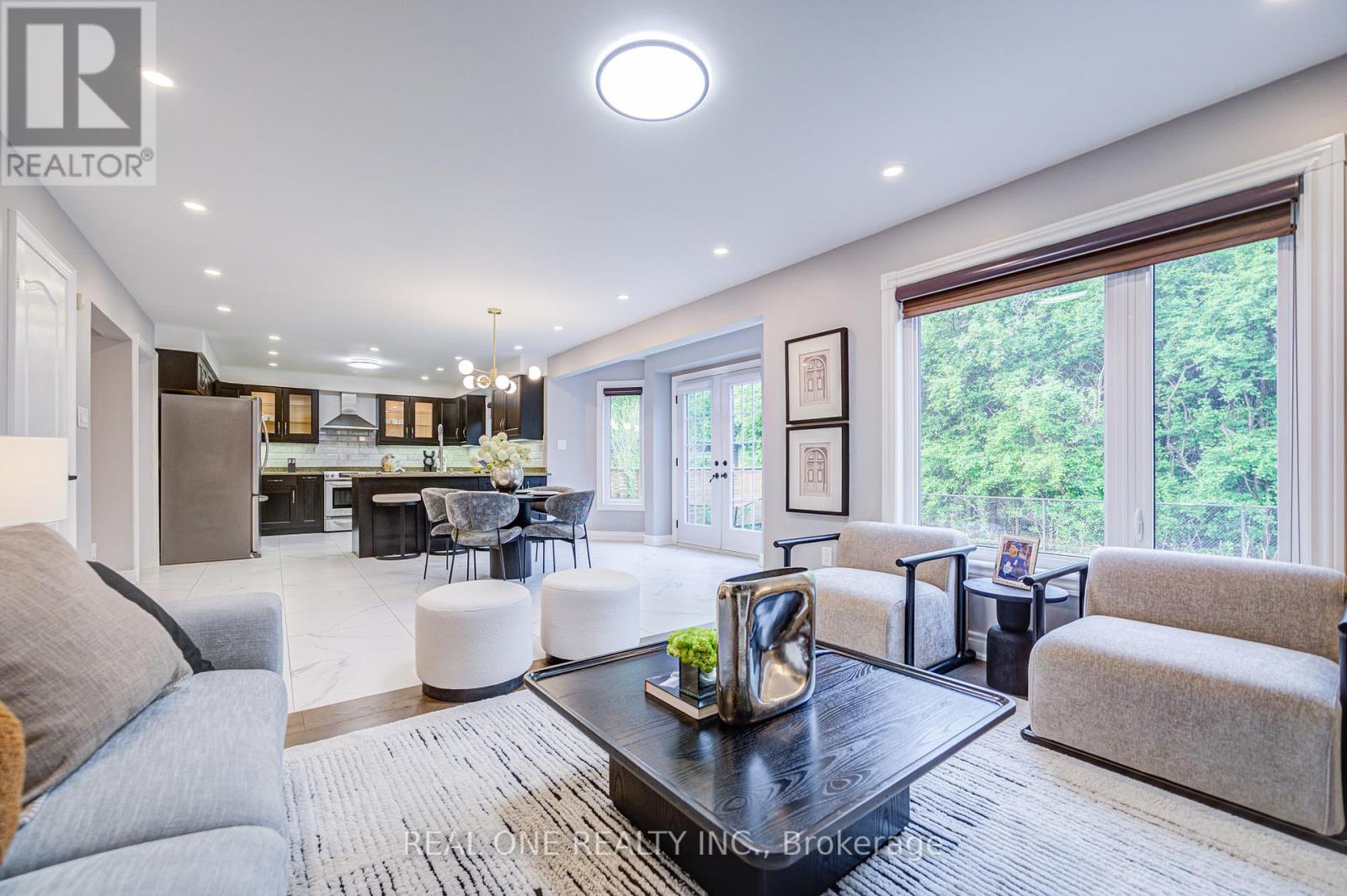 306 Northwood Drive, Oakville, Ontario  L6M 1M7 - Photo 16 - W12197145