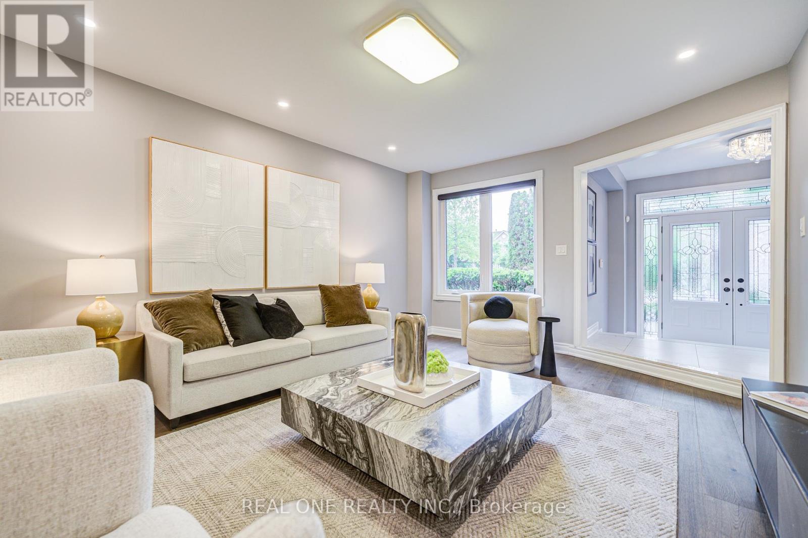306 Northwood Drive, Oakville, Ontario  L6M 1M7 - Photo 4 - W12197145