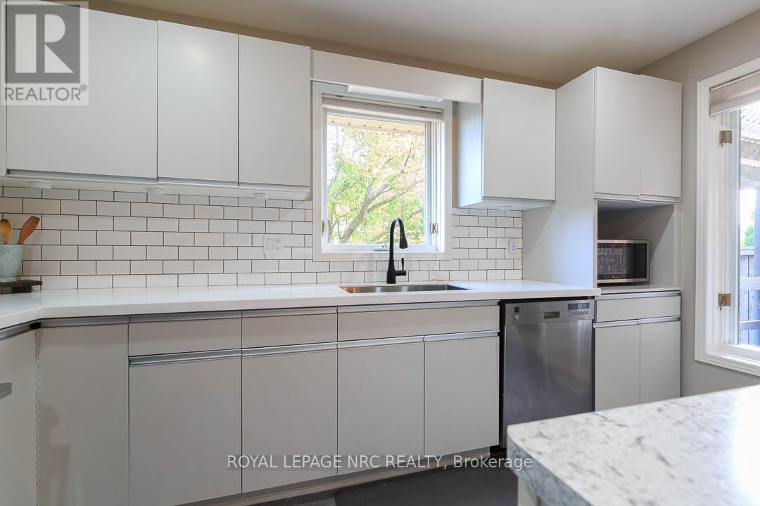 5130 Hawthorn Drive, Lincoln, Ontario  L3J 0J6 - Photo 10 - X12197155