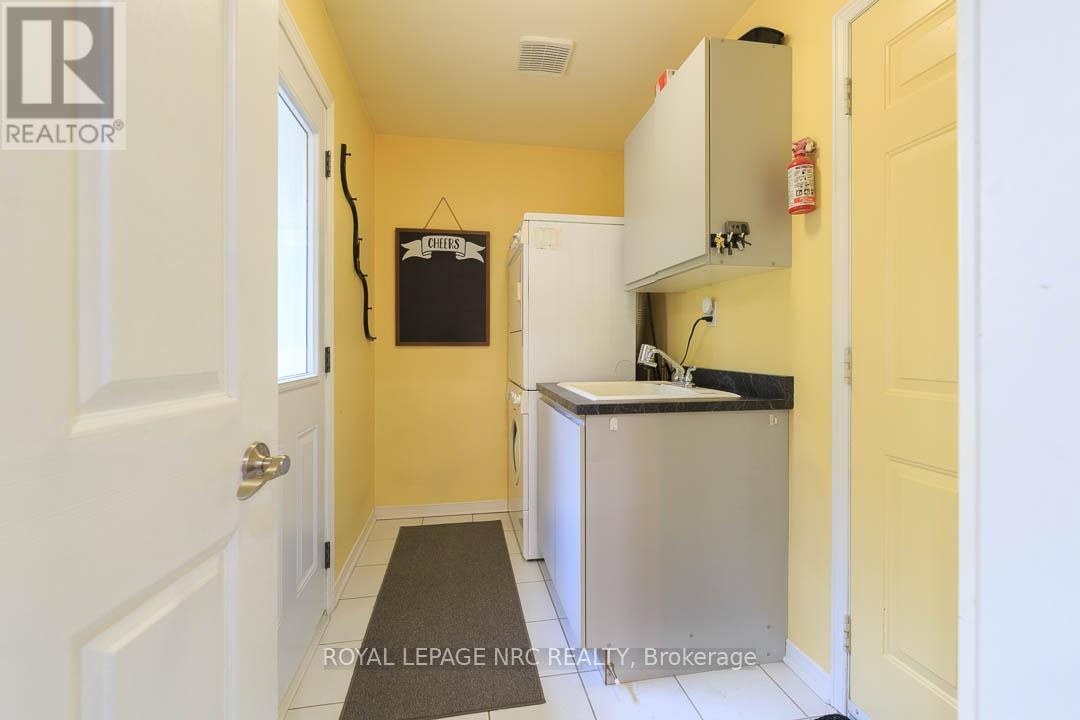 5130 Hawthorn Drive, Lincoln, Ontario  L3J 0J6 - Photo 12 - X12197155