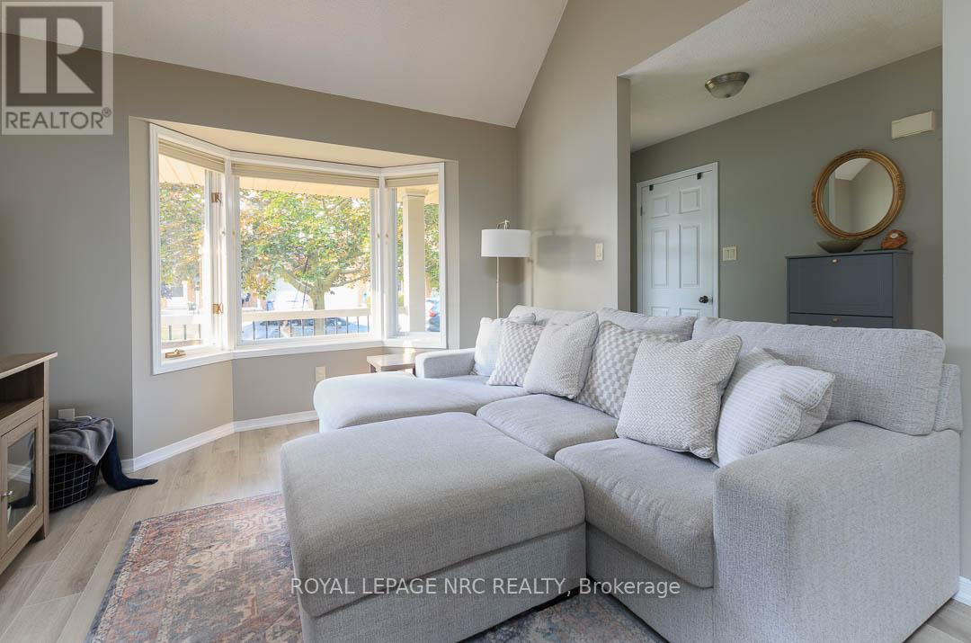 5130 Hawthorn Drive, Lincoln (Beamsville), Ontario  L3J 0J6 - Photo 6 - X12197155
