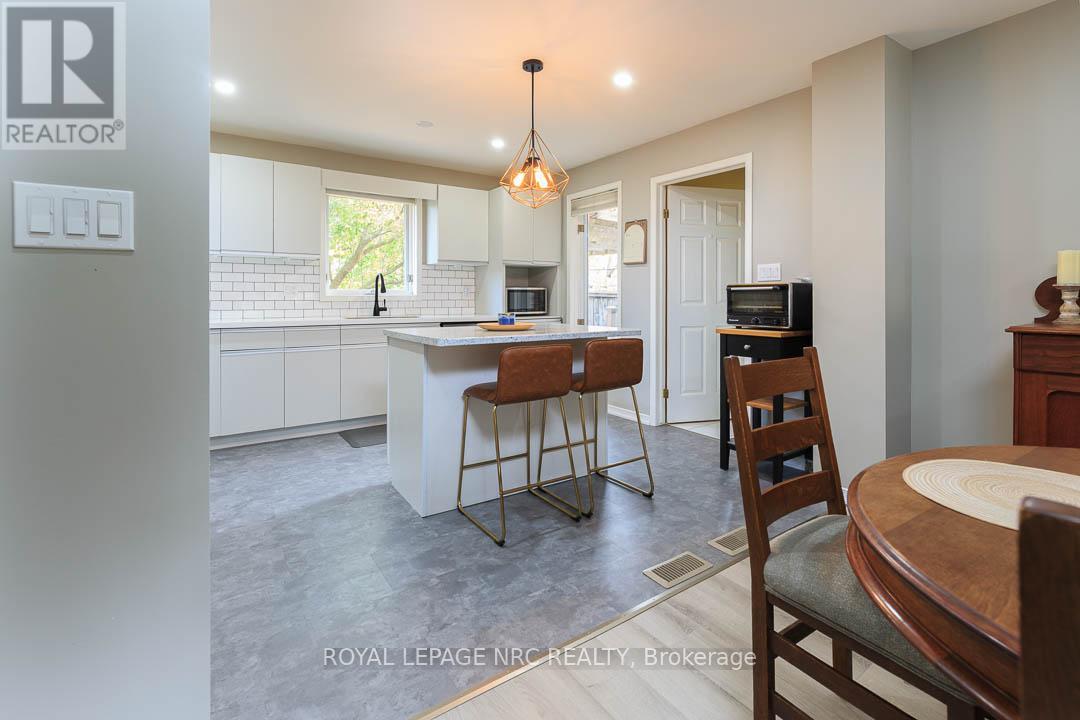 5130 Hawthorn Drive, Lincoln, Ontario  L3J 0J6 - Photo 8 - X12197155