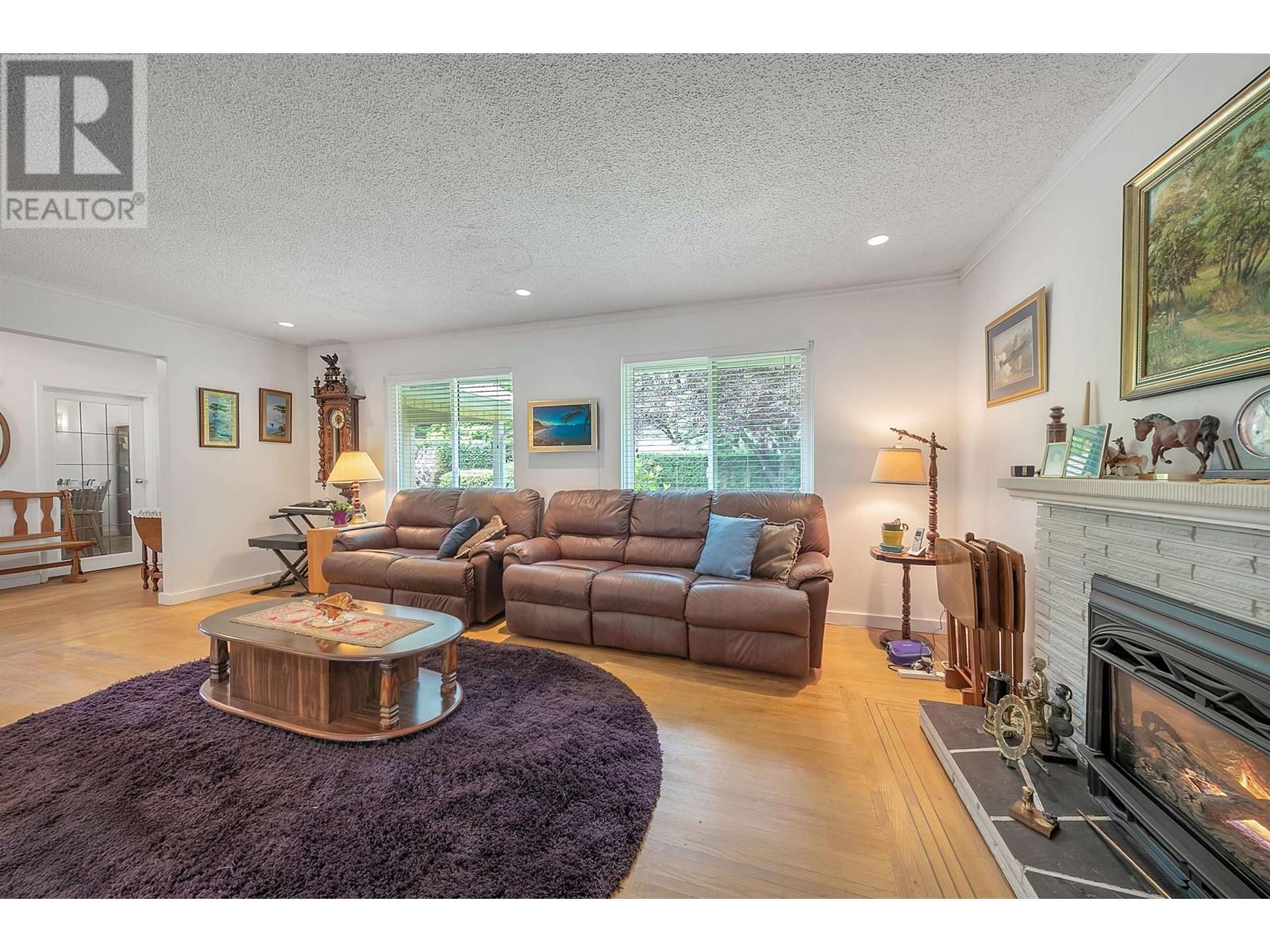 Property at 5274 12 AVENUE image 4