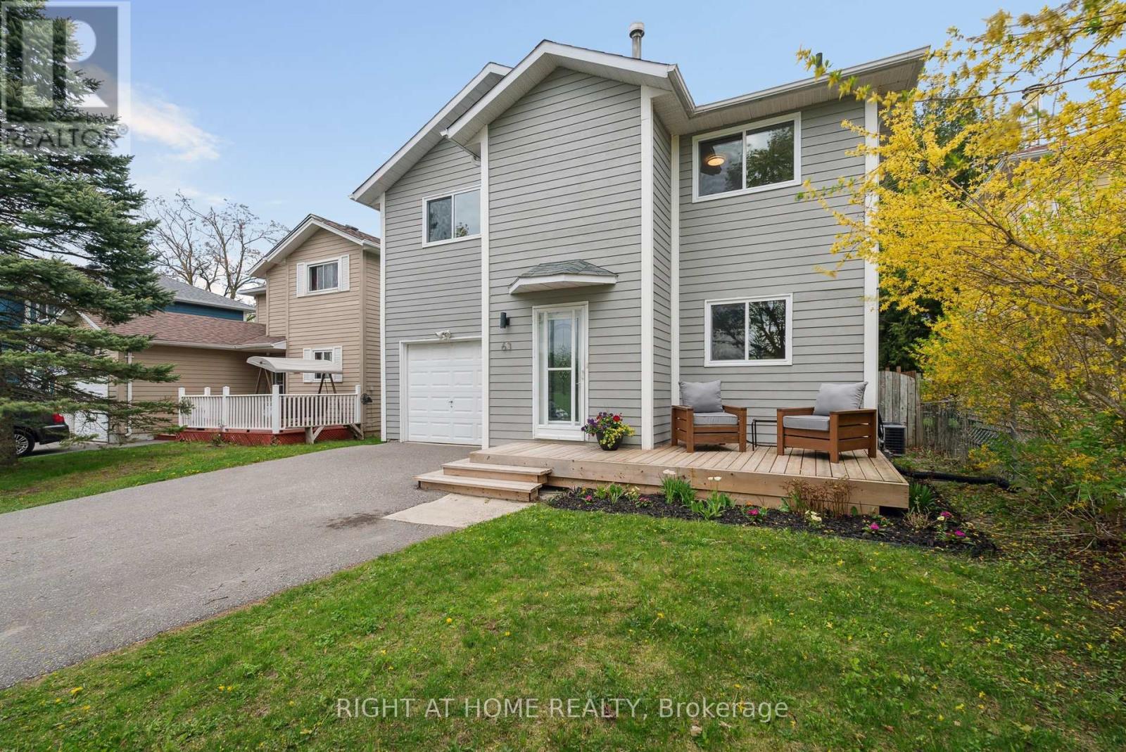 63 Elizabeth Street, Barrie, Ontario  L4N 6M4 - Photo 2 - S12152648
