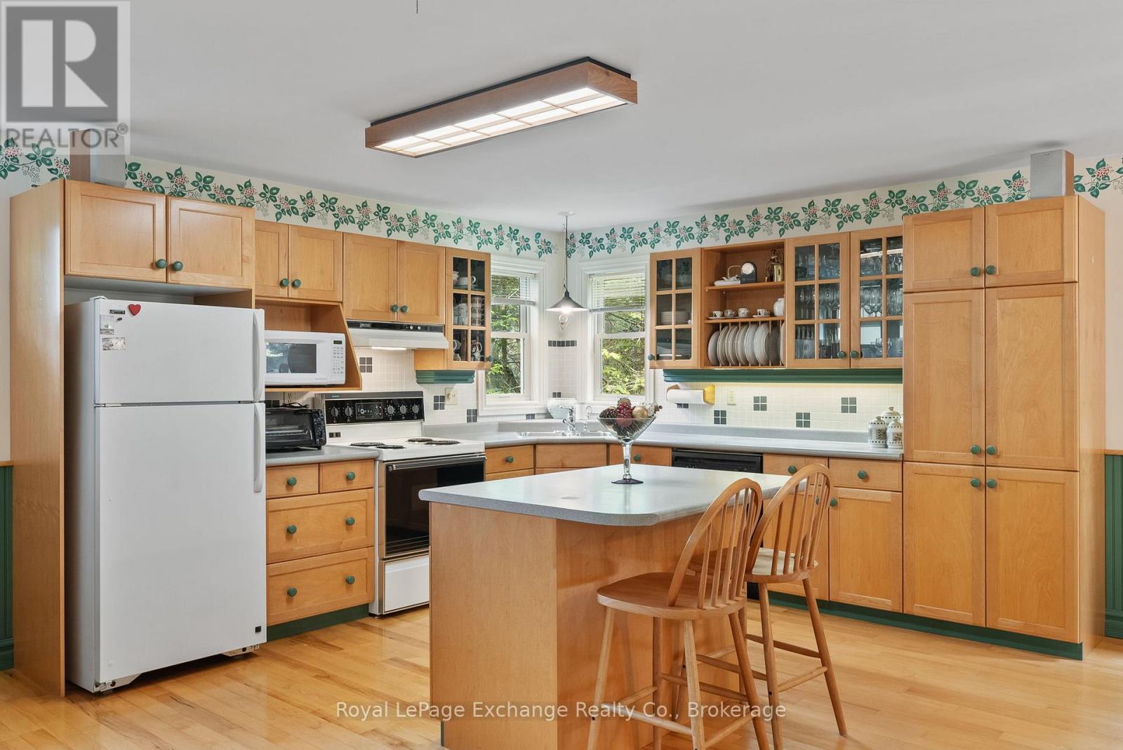 19 Kuehner Street, Kincardine, Ontario  N0G 2T0 - Photo 6 - X12197167