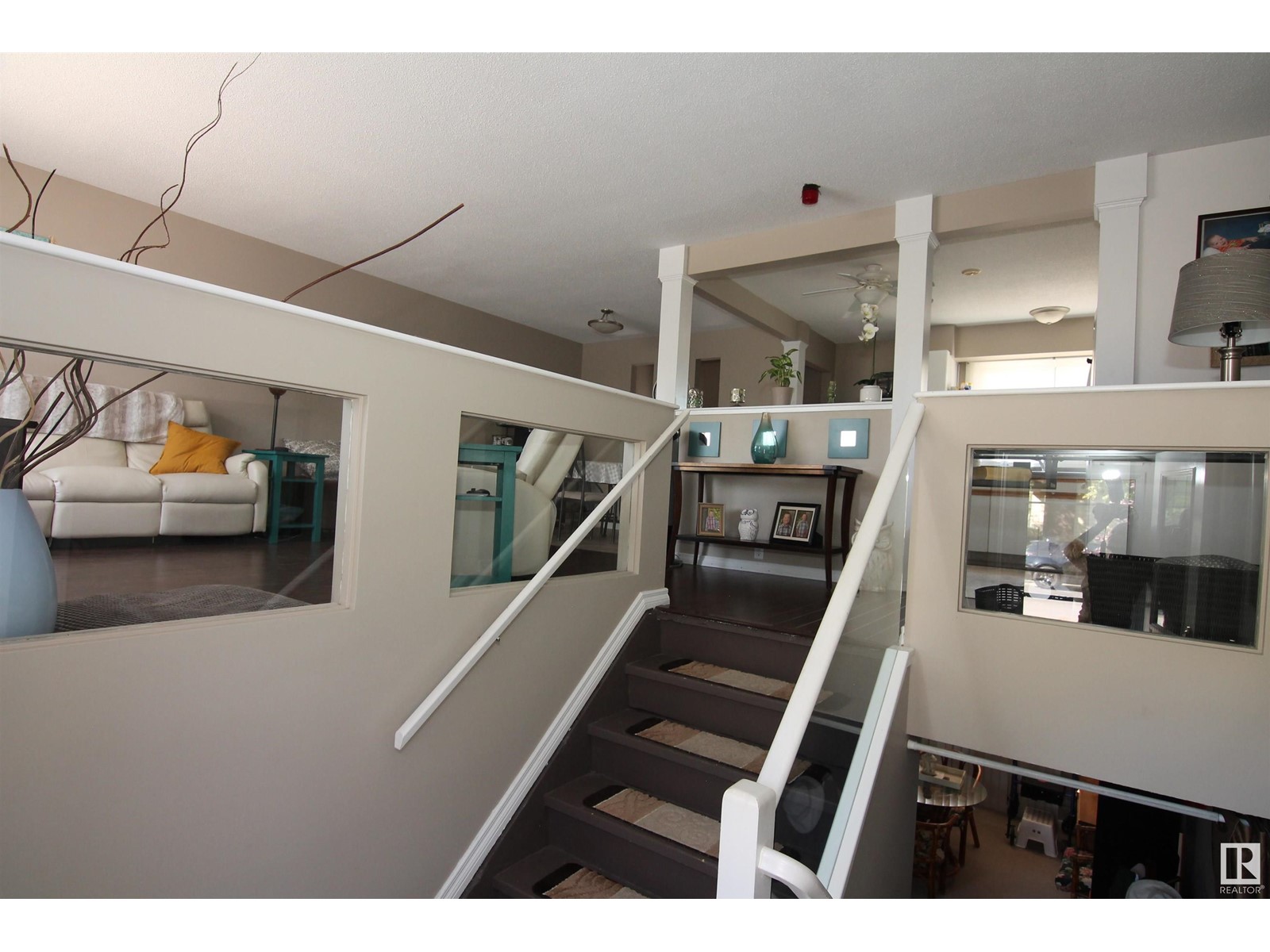 Property at 8 MEADOWBROOK RD image 2