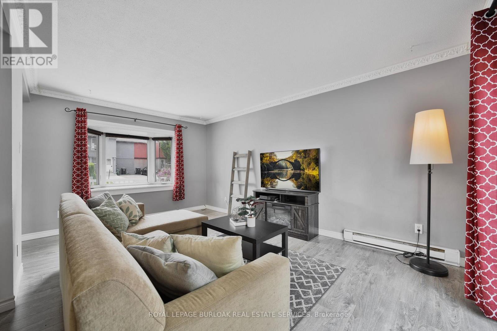 25 Jason Square, Brampton, Ontario  L7S 2L6 - Photo 9 - W12197168