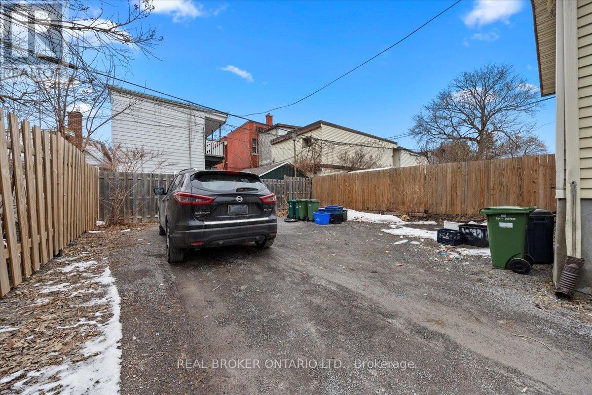 161 Guigues Avenue, Ottawa, Ontario  K1N 5J1 - Photo 4 - X12197229
