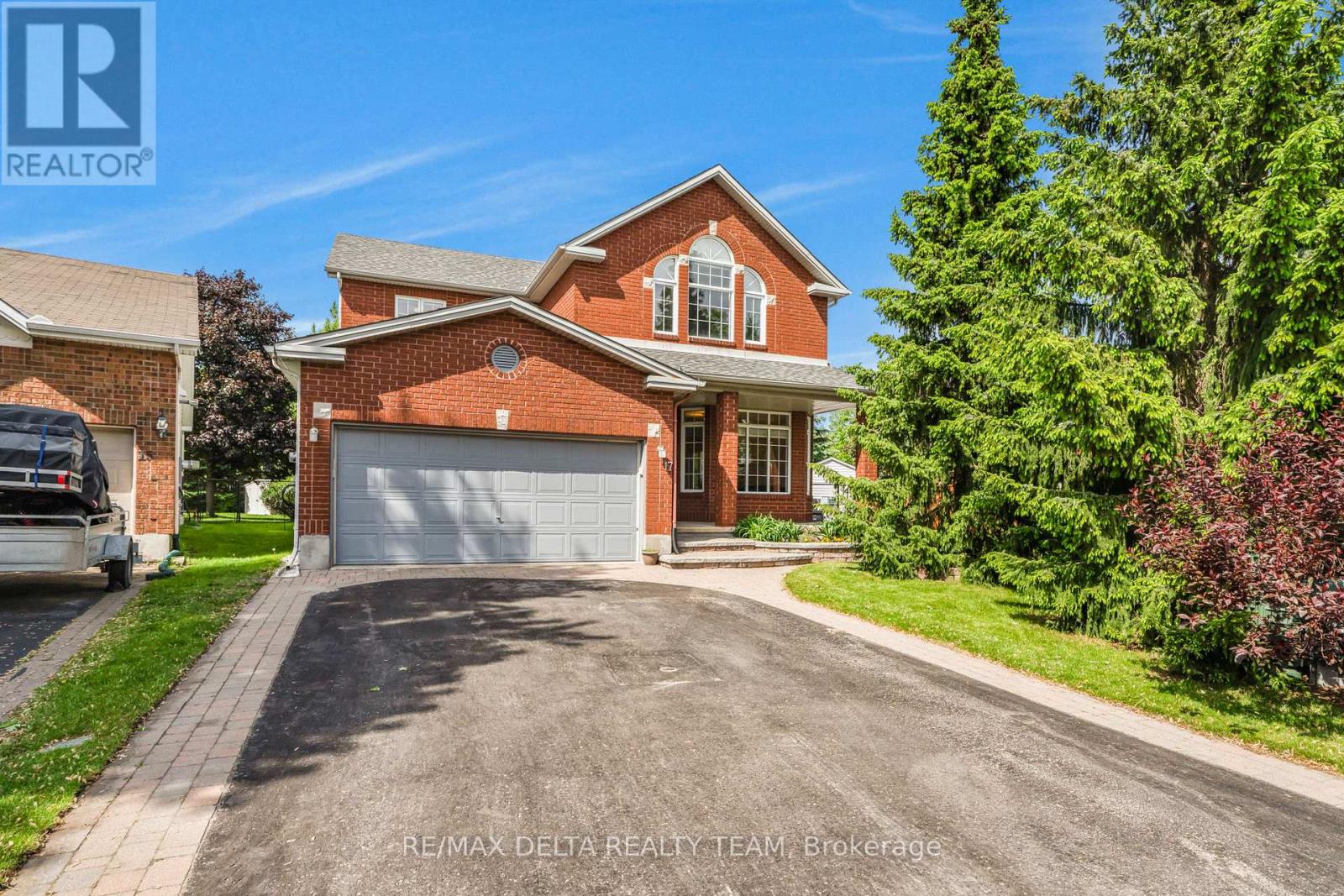 17 Solace Court, Ottawa, Ontario  K1K 4T5 - Photo 2 - X12197231