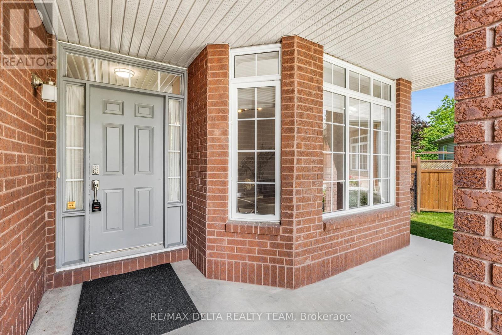 17 Solace Court, Ottawa, Ontario  K1K 4T5 - Photo 4 - X12197231