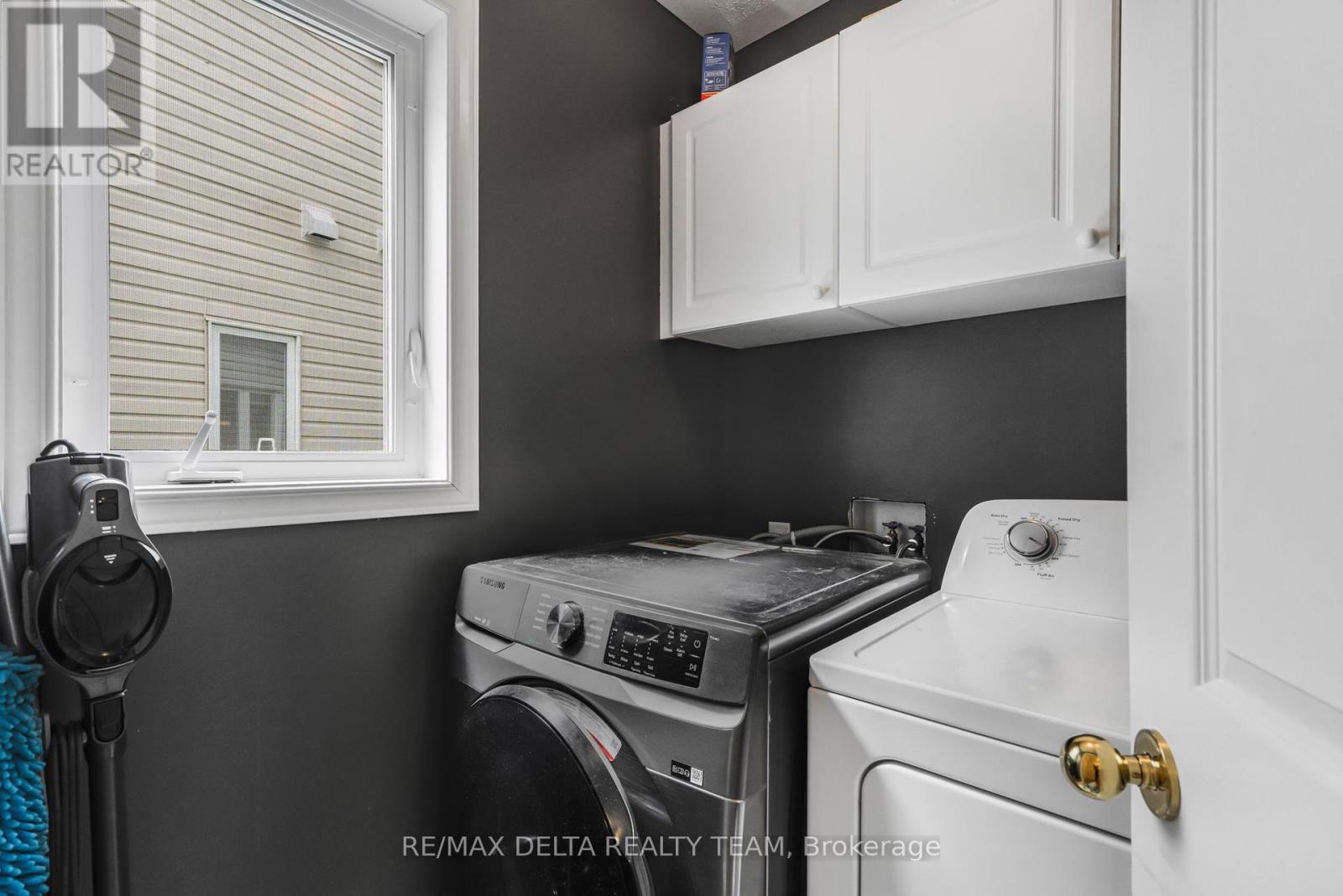 17 Solace Court, Ottawa, Ontario  K1K 4T5 - Photo 7 - X12197231