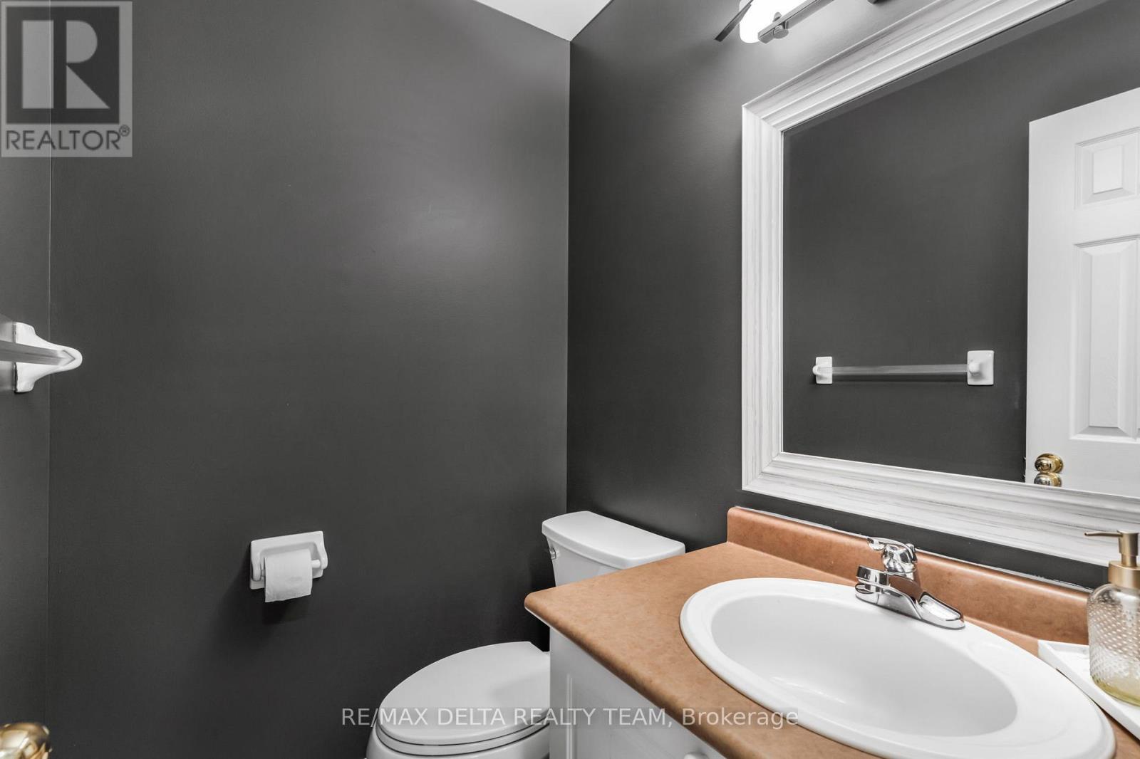 17 Solace Court, Ottawa, Ontario  K1K 4T5 - Photo 8 - X12197231
