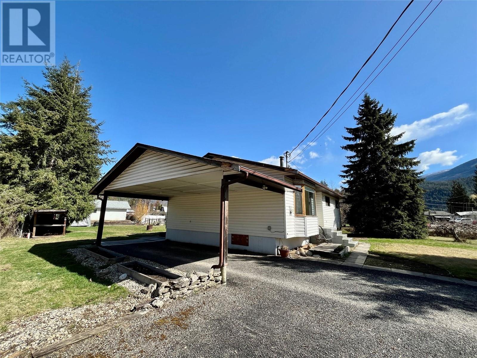 914 Rauma Crescent, Sicamous, British Columbia  V0E 2V0 - Photo 2 - 10342016