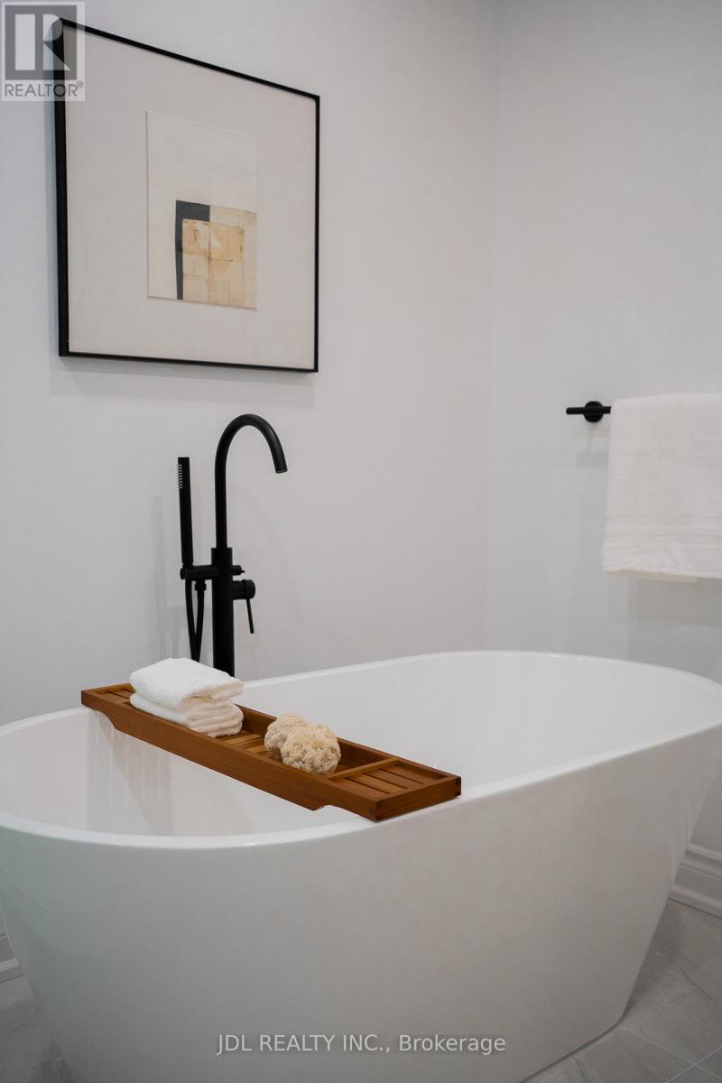 51 Routliffe Lane, Toronto, Ontario  M2N 0A5 - Photo 36 - C12187231