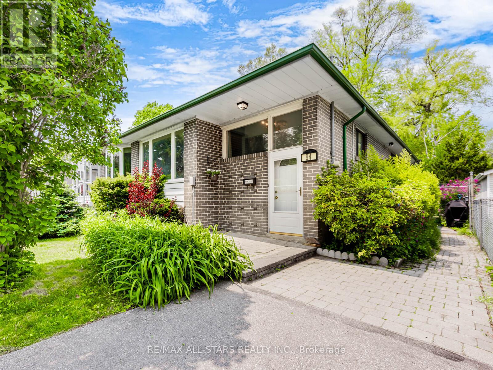 <div class="slider-price">$699,900</div><p>64 Greyabbey Trail, Toronto, Ontario</p>