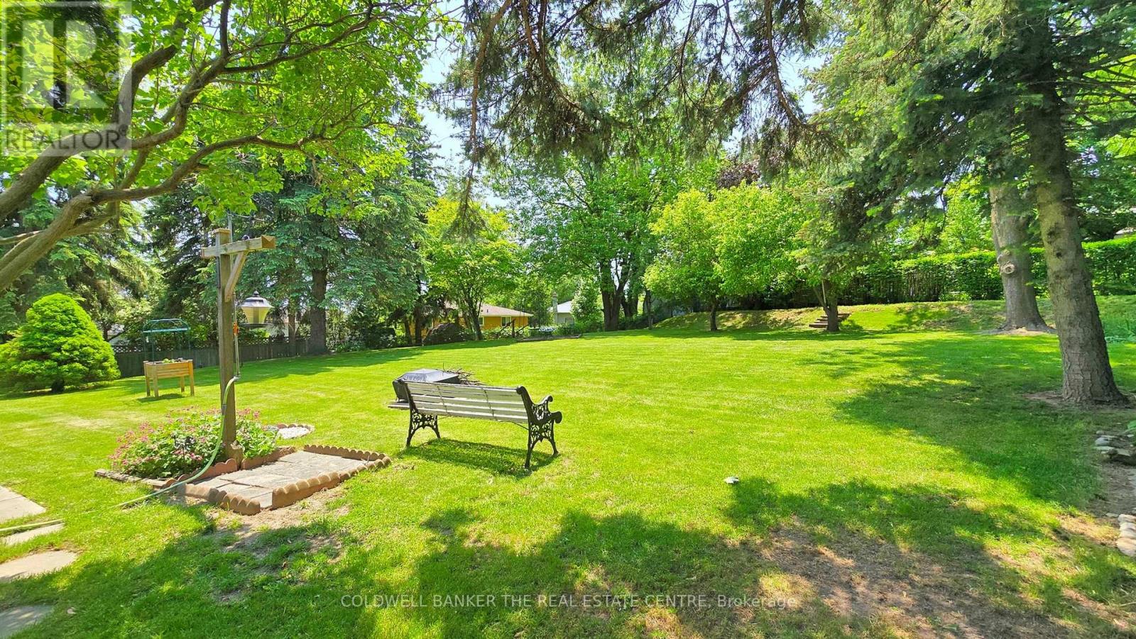 122 Valleyview Crescent W, Bradford West Gwillimbury, Ontario  L3Z 1S7 - Photo 3 - N12197195