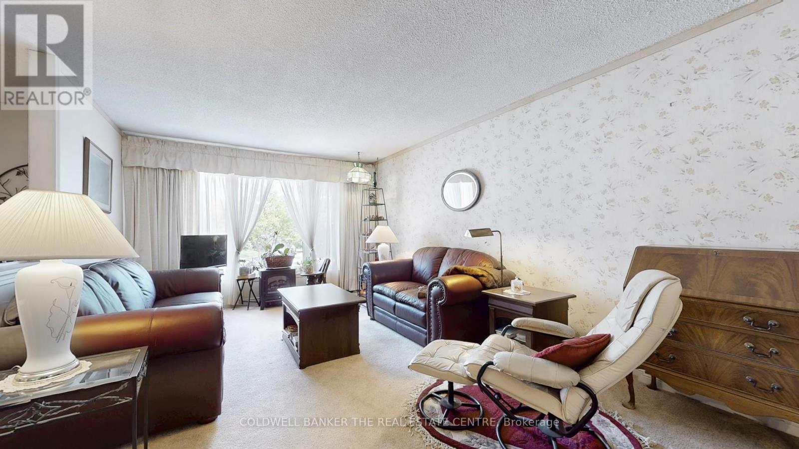 Property at 122 VALLEYVIEW CRESCENT W image 4