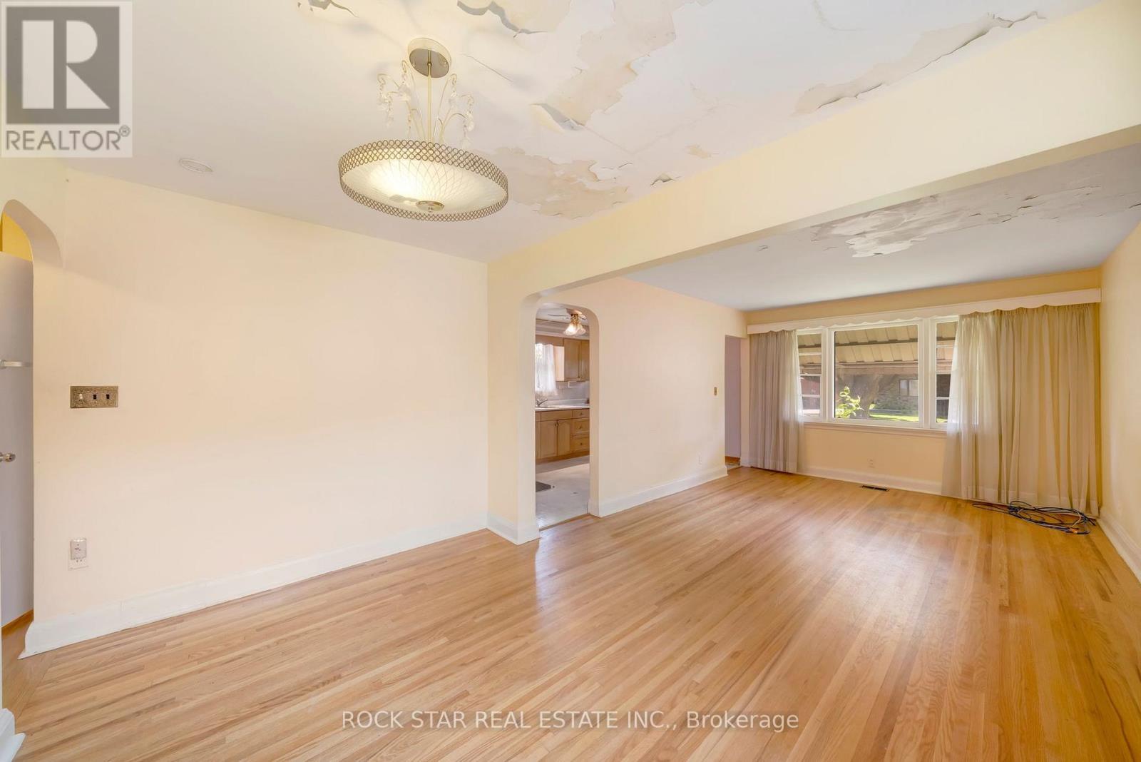 20 Westleigh Crescent, Toronto, Ontario  M8W 3Z7 - Photo 21 - W12197198