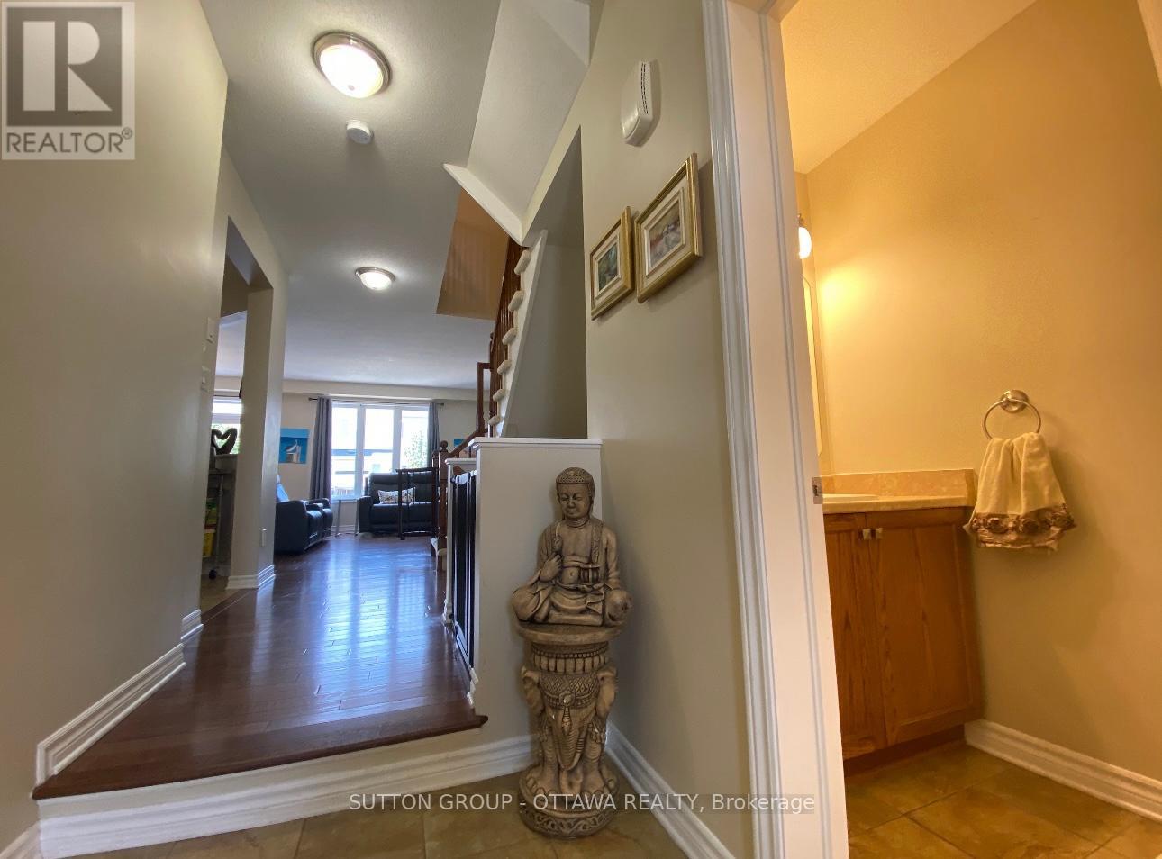 461 Celtic Ridge Crescent, Ottawa, Ontario  K2W 0B2 - Photo 4 - X12197241