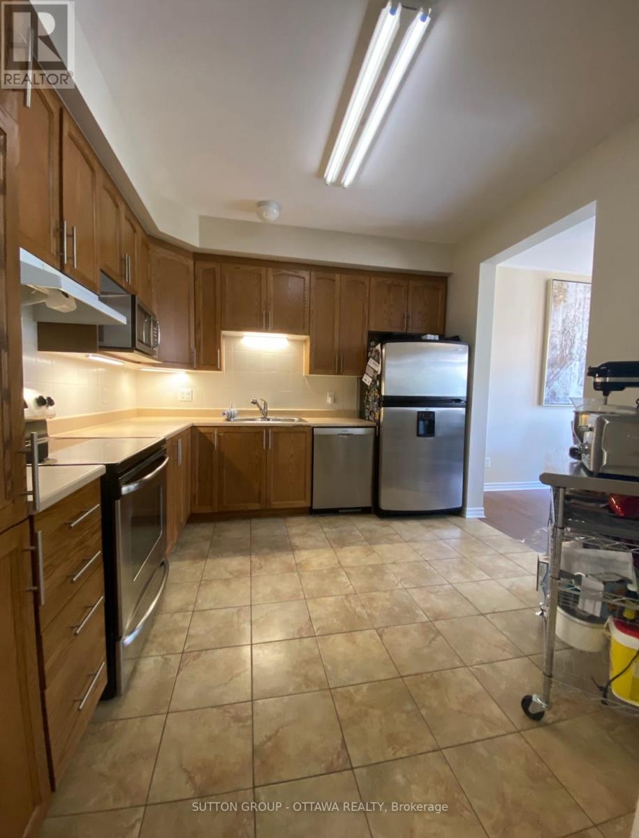 461 Celtic Ridge Crescent, Ottawa, Ontario  K2W 0B2 - Photo 6 - X12197241