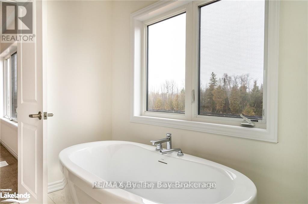 24 Simona Avenue, Wasaga Beach, Ontario  L9Z 0L4 - Photo 10 - S12197247