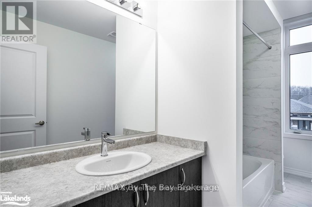 24 Simona Avenue, Wasaga Beach, Ontario  L9Z 0L4 - Photo 12 - S12197247