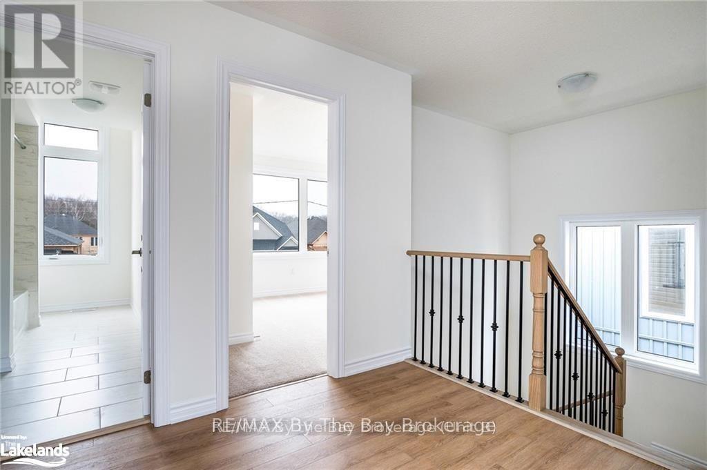 24 Simona Avenue, Wasaga Beach, Ontario  L9Z 0L4 - Photo 6 - S12197247