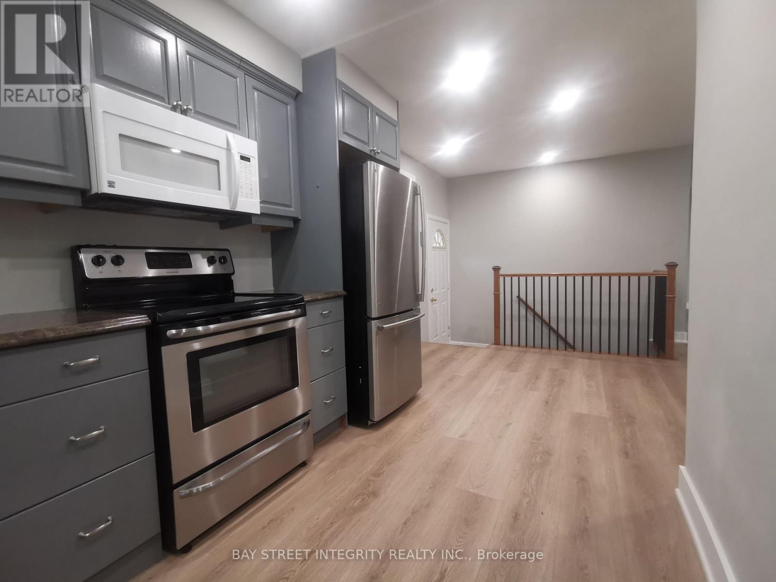 3527 Rexway Drive, Burlington (Roseland), Ontario  L7N 2L8 - Photo 7 - W12177572