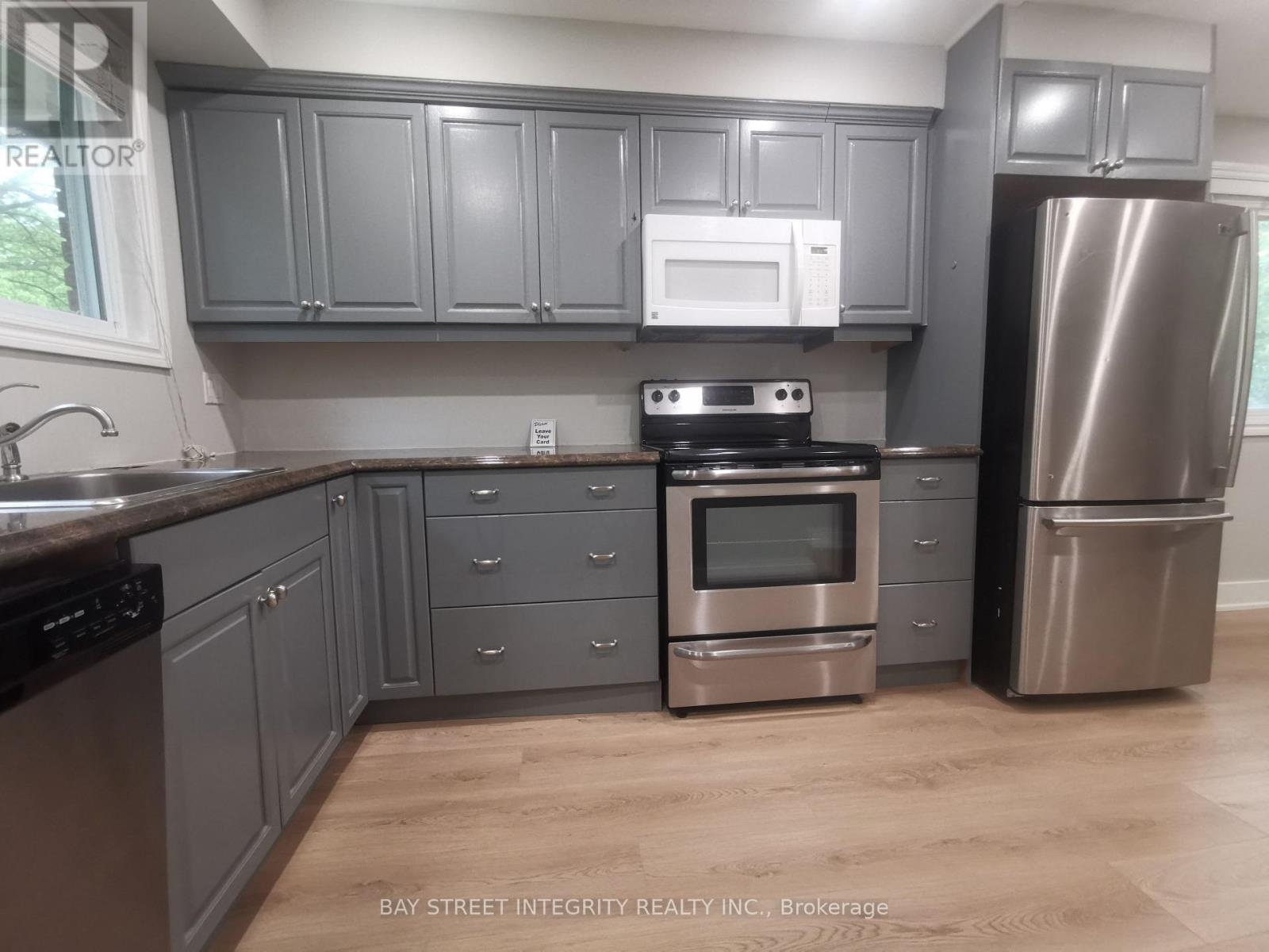 3527 Rexway Drive, Burlington (Roseland), Ontario  L7N 2L8 - Photo 5 - W12177572