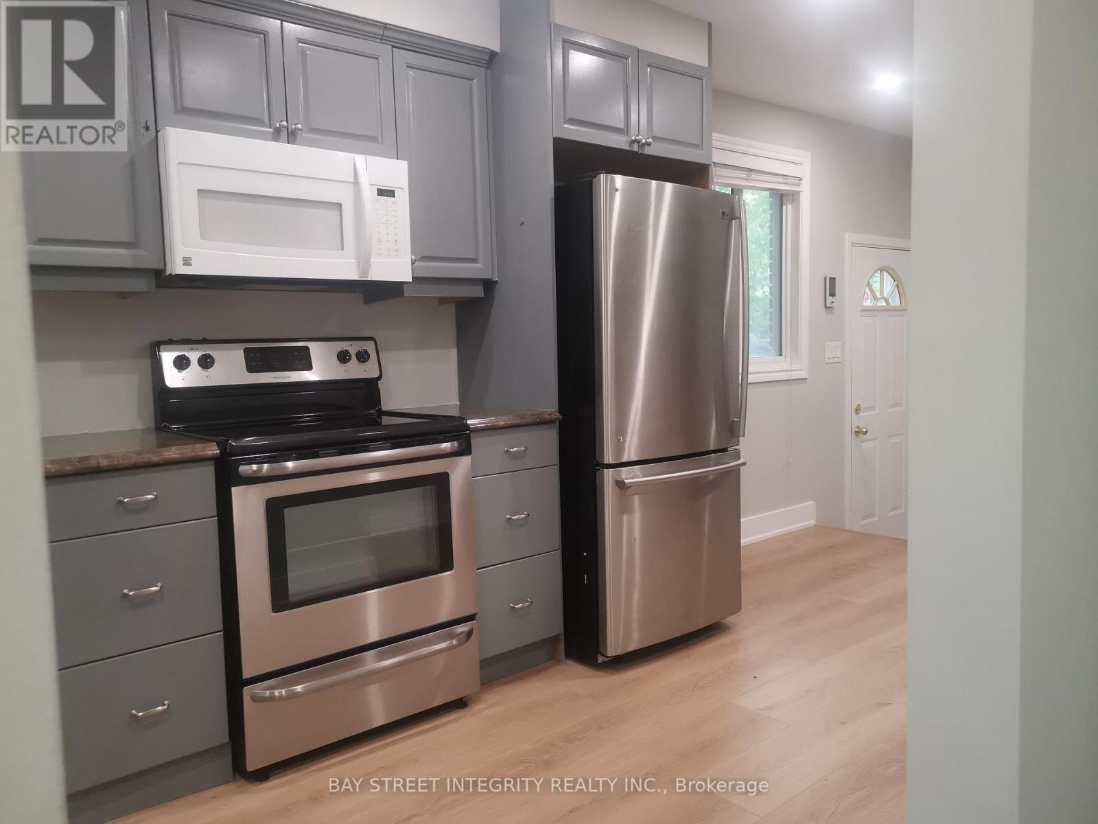 3527 Rexway Drive, Burlington (Roseland), Ontario  L7N 2L8 - Photo 4 - W12177572