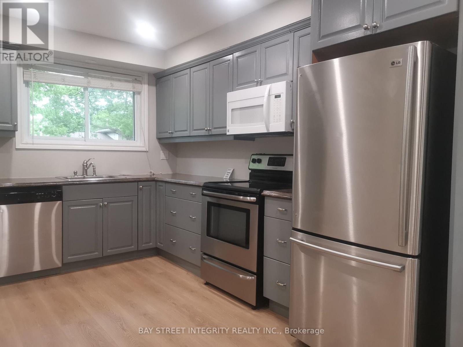 3527 Rexway Drive, Burlington, Ontario  L7N 2L8 - Photo 6 - W12177572