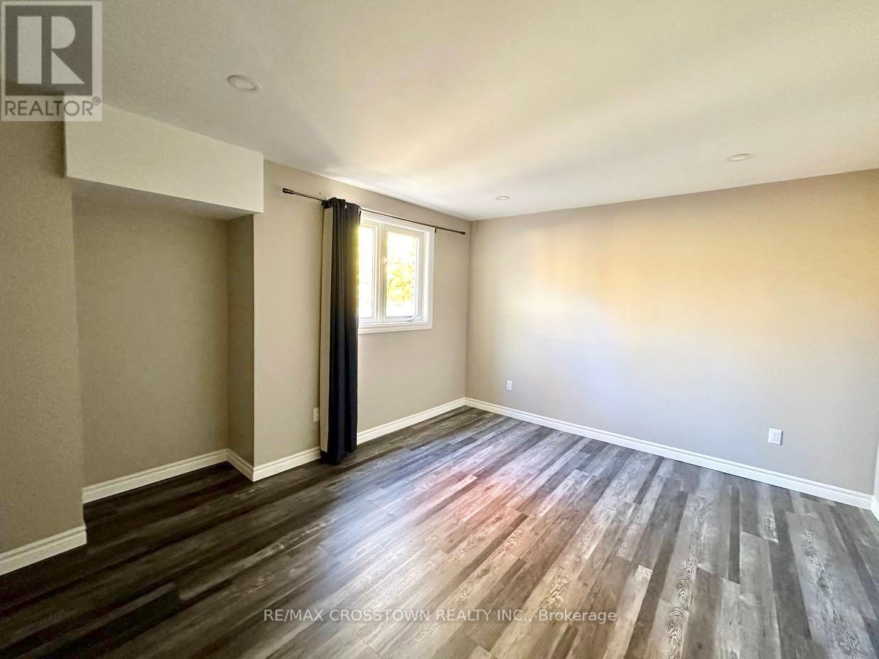 33 Camelot Square, Barrie (Innis-Shore), Ontario  L4M 0C3 - Photo 6 - S12196700