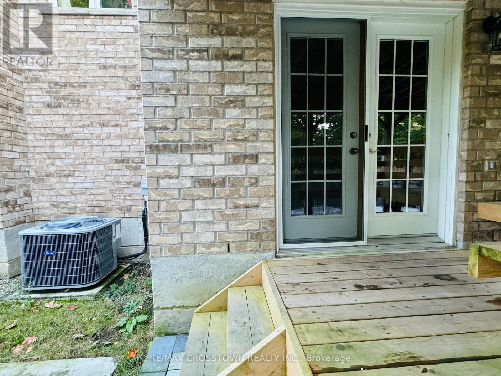 33 Camelot Square, Barrie (Innis-Shore), Ontario  L4M 0C3 - Photo 3 - S12196700